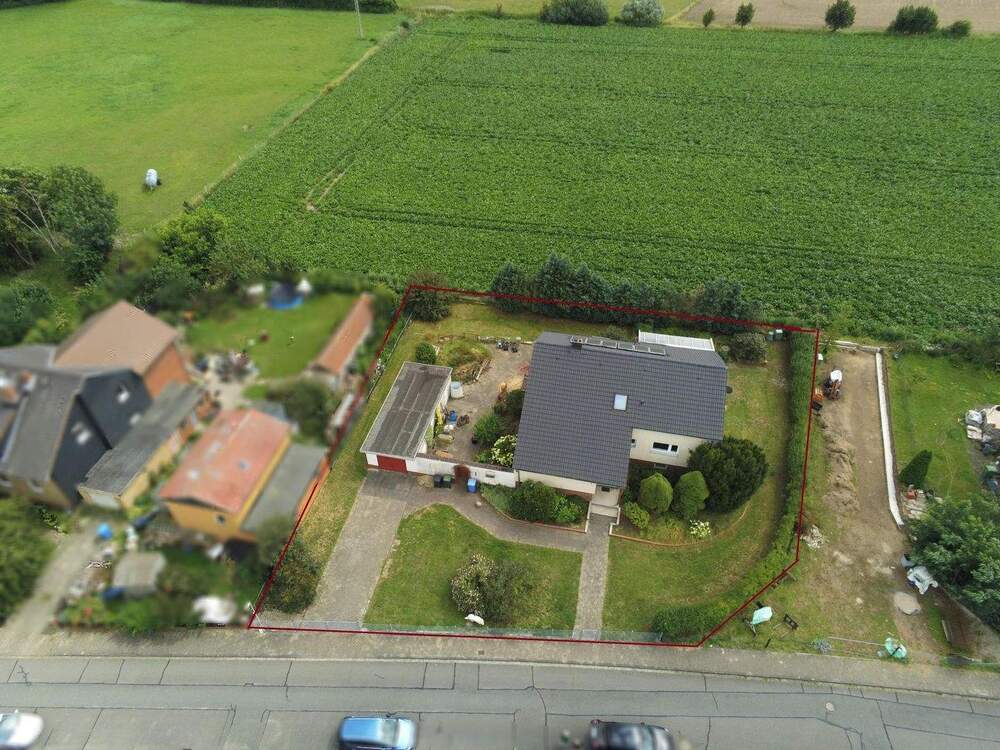 Thumbnail-Großes Einfamilienhaus in schöner Lage