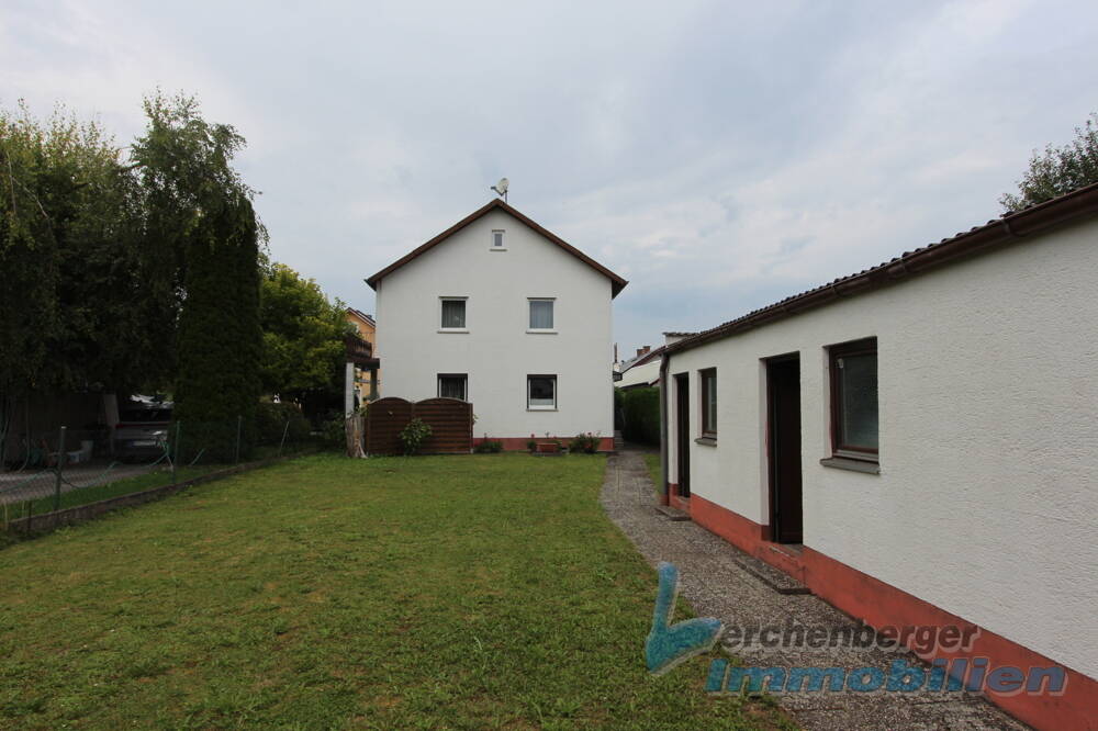 Thumbnail-Wohnhaus mit großem Gartengrundstück in Osterhofen - Altenmarkt