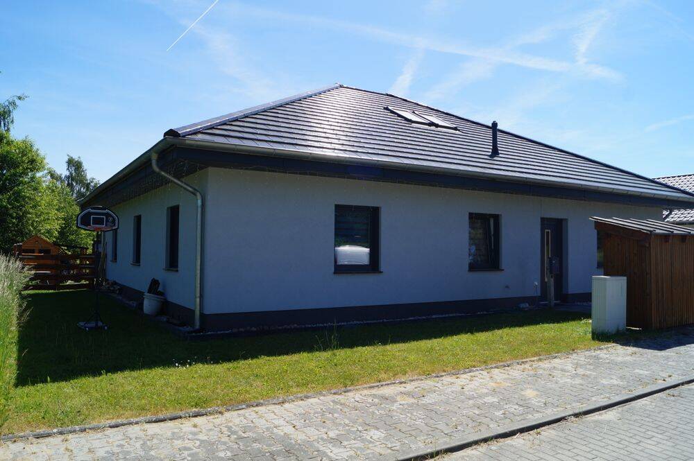 Thumbnail-Traumhaftes Wohnen am Waldrand: Neuwertiger Bungalow zur Miete in Reichenwalde