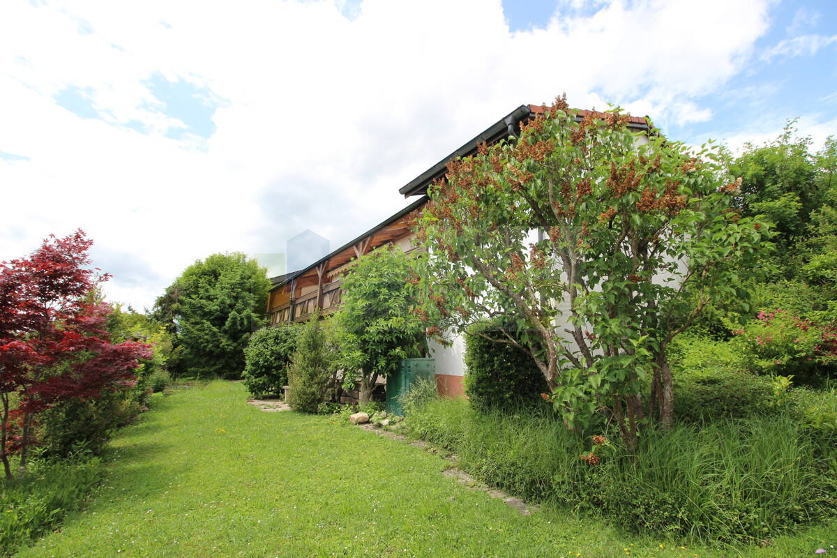 Thumbnail-Wohnen auf einer Ebene mit Weitblick: Gepflegter Bungalow mit Einliegerwohnung, sonnigem Garten und Panorama in Toplage von Blumberg!
