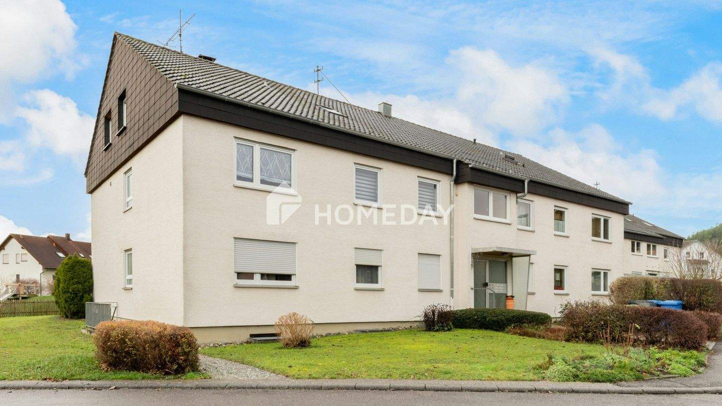 Thumbnail-Attraktive 2,5-Zimmer-Dachgeschosswohnung mit Garage und Loggia mit Weitblick nach Süden