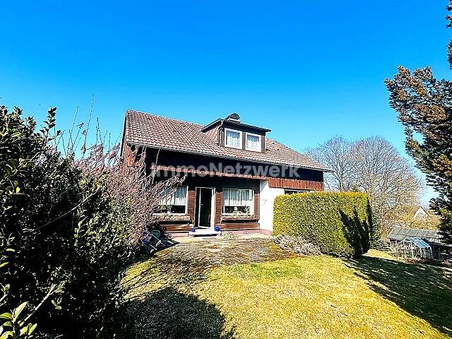 Thumbnail-*Charmantes Einfamilienhaus mit Potenzial - Balkon, Terrasse und Garten in ruhiger Lage*