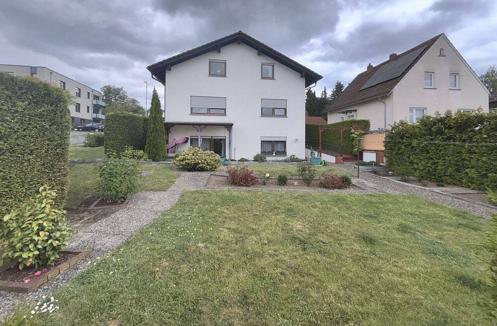Thumbnail-Gepflegtes 3 Familienhaus in Bingen- Weiler mit mega Grundstück - 2 Wohnungen sind frei!