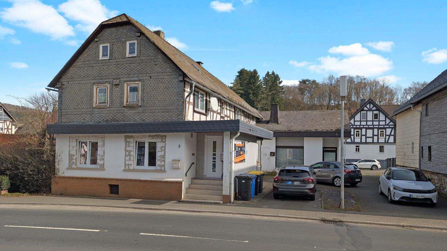 Thumbnail-Mehrfamilienhaus mit separater Gewerbeeinheit