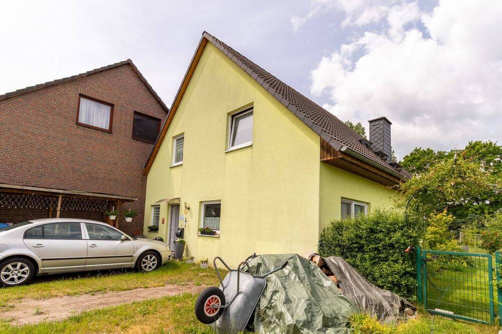 Außenansicht + Kfz-Stellplätze