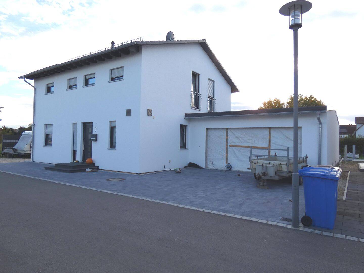 Aussenansicht mit Haupteingang