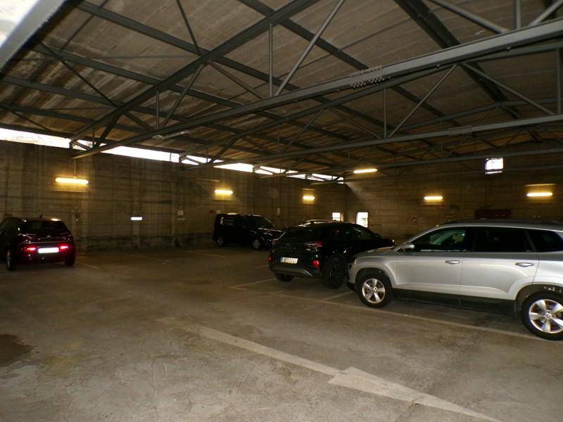 Thumbnail-Gewerbehalle (oder Festmietparkplatzhalle) im Herzen von Köln