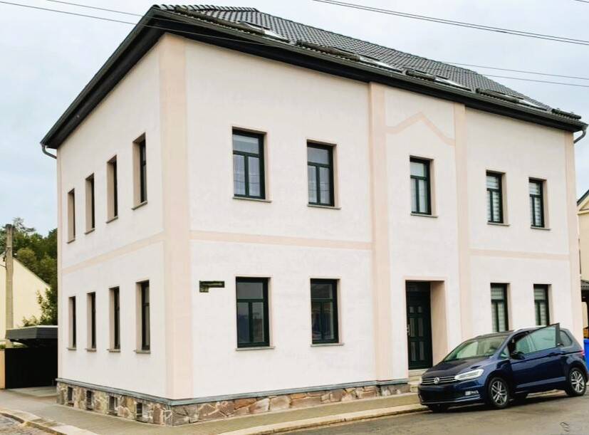 Thumbnail-Helle 2-Raum-Wohnung mit Tageslichtbad, Carport & Mietergarten in gepflegtem Mehrfamilienhaus