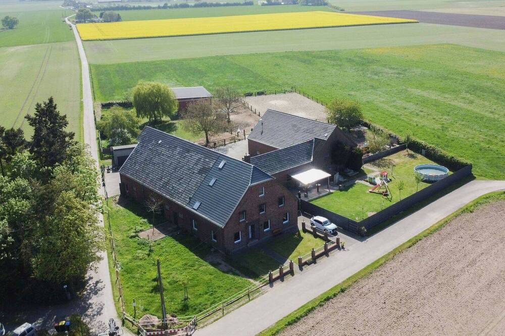 Thumbnail-Pferdehof in Alleinlage von Xanten-Vynen mit 10 Boxen Nebengebäuden Weiden und Reitplatz