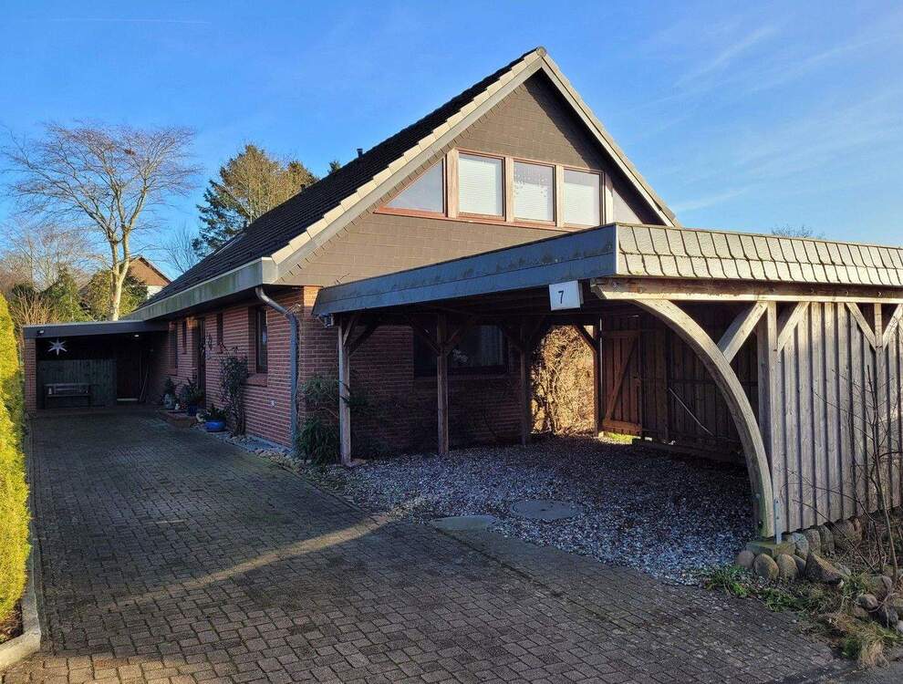 Thumbnail-3-Zimmer Dachgeschoß-Wohnung mit Balkon in 23715 Hutzfeld von privat - vollständig modernisiert !