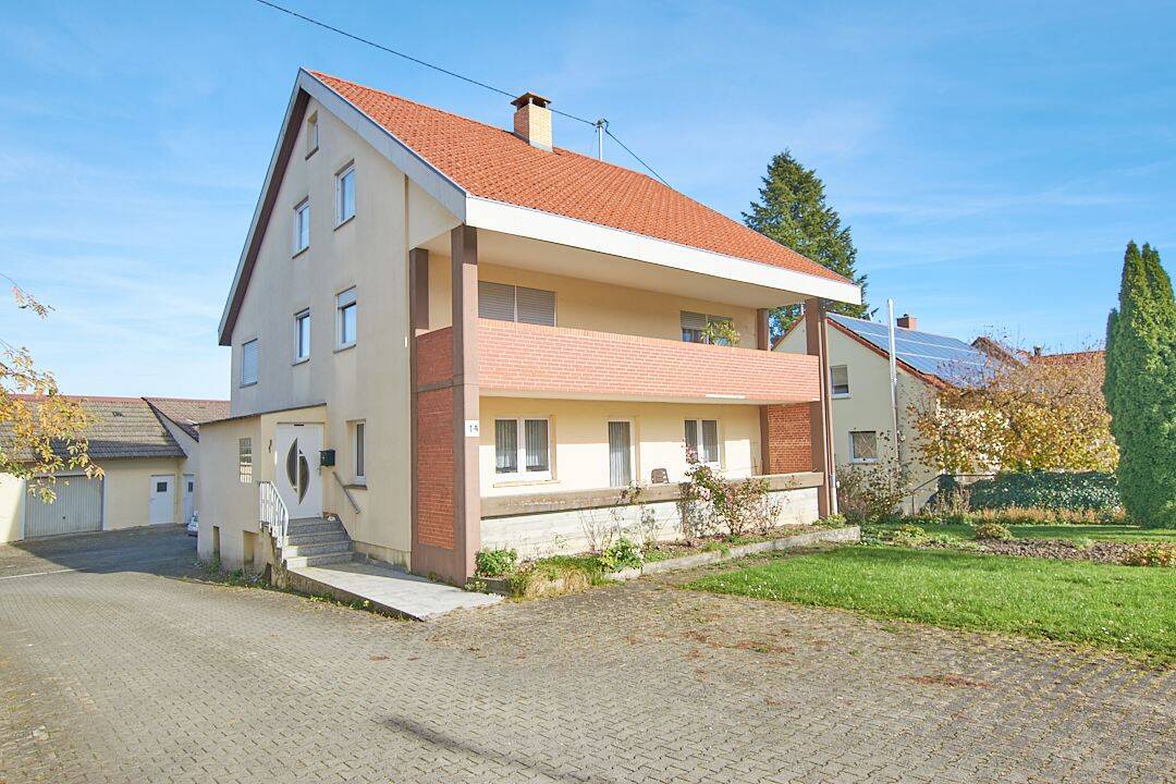 Thumbnail-Großes Wohnhaus mit Nebengebäude, großes Grundstück
