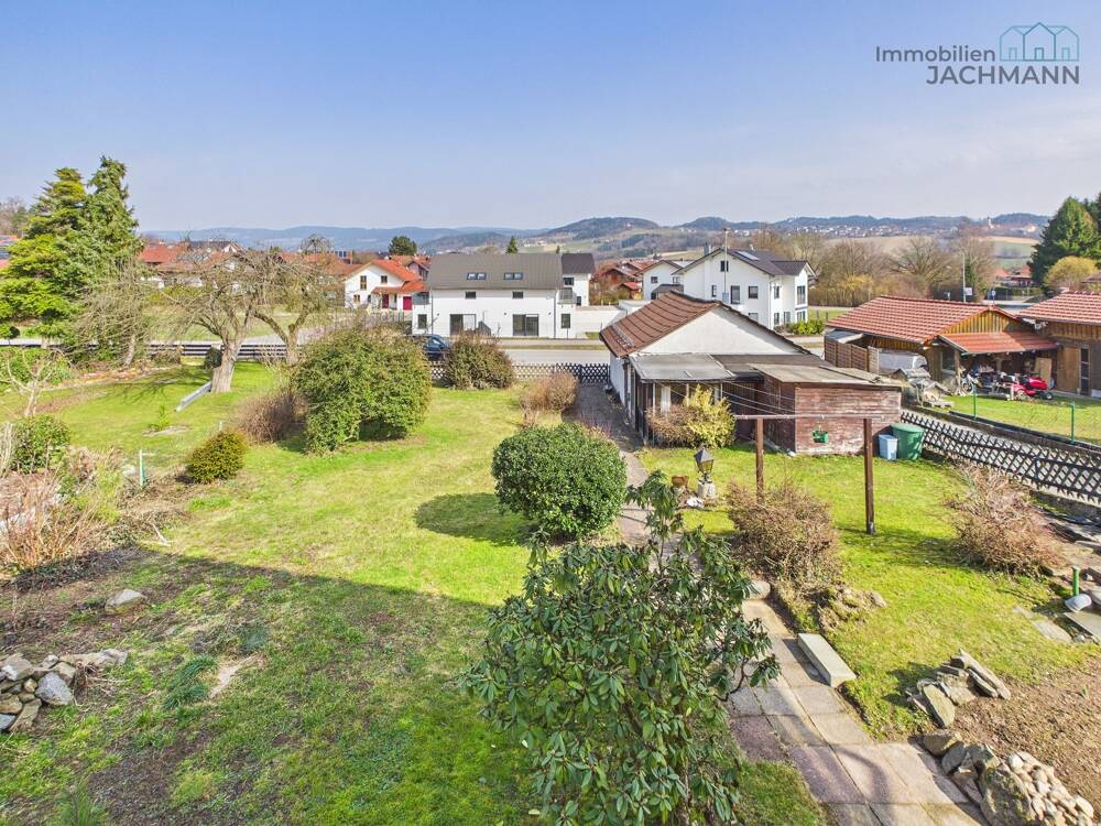 Thumbnail-Ein Zuhause mit Weitblick - heute, morgen und für die Zukunft - ZFH mit Potential in Hunderdorf