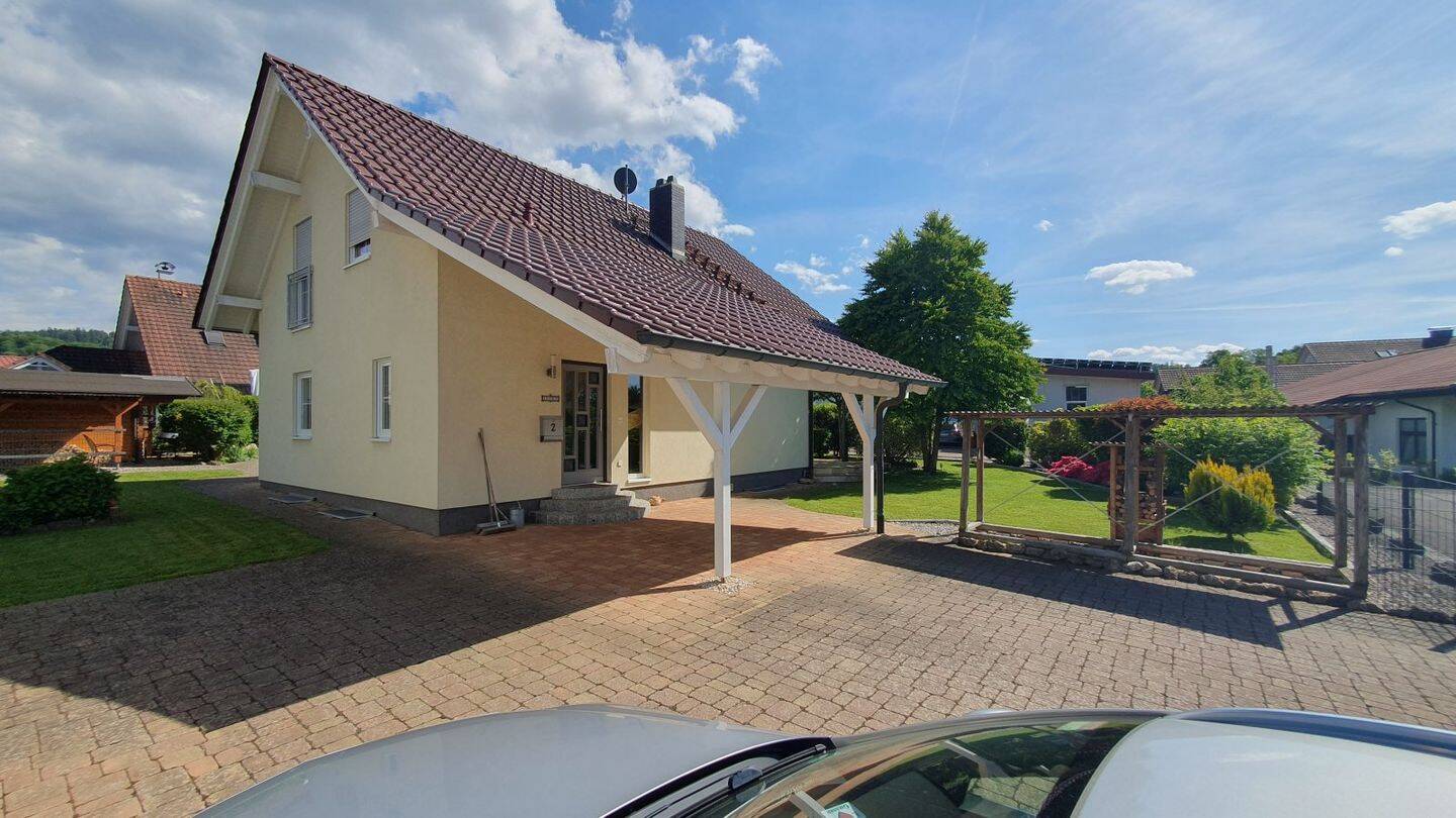 Straßenansicht u. Parken