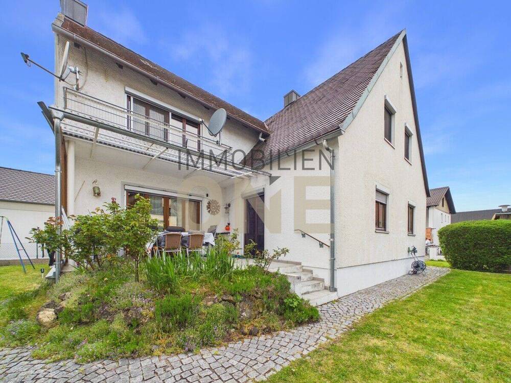 Thumbnail-Charmantes Einfamilienhaus mit Garten, Garage und Carport