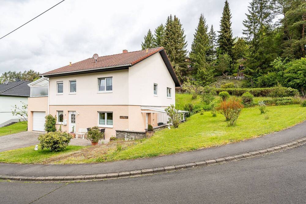 Thumbnail-Einfamilienhaus mit ELW in Rockeskyll - Garage mit Dachterrasse & Weitblick