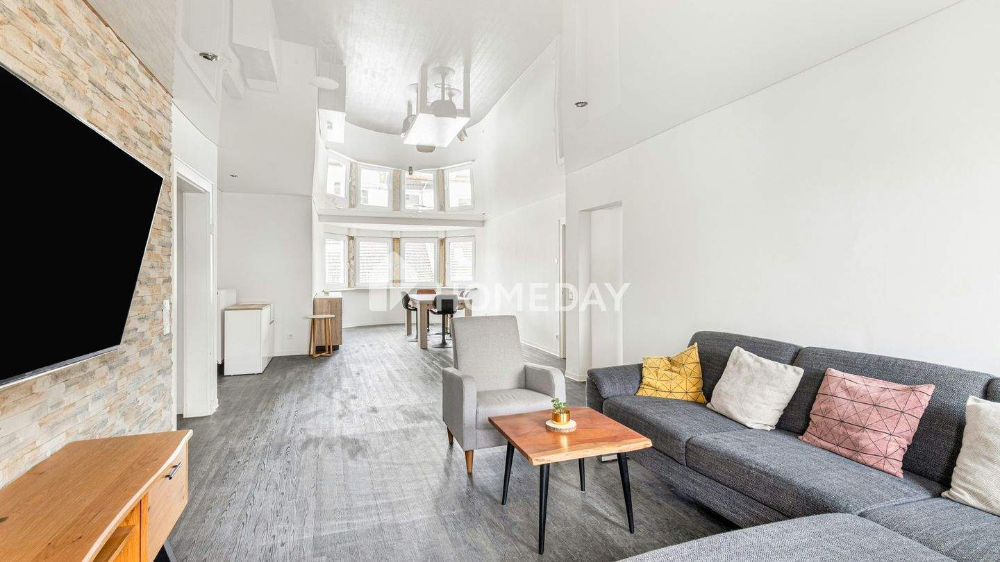 Thumbnail-Großzügige DG-Wohnung zentral gelegen in Rhein-Nähe, mit Balkon, Stil und viel Sonne