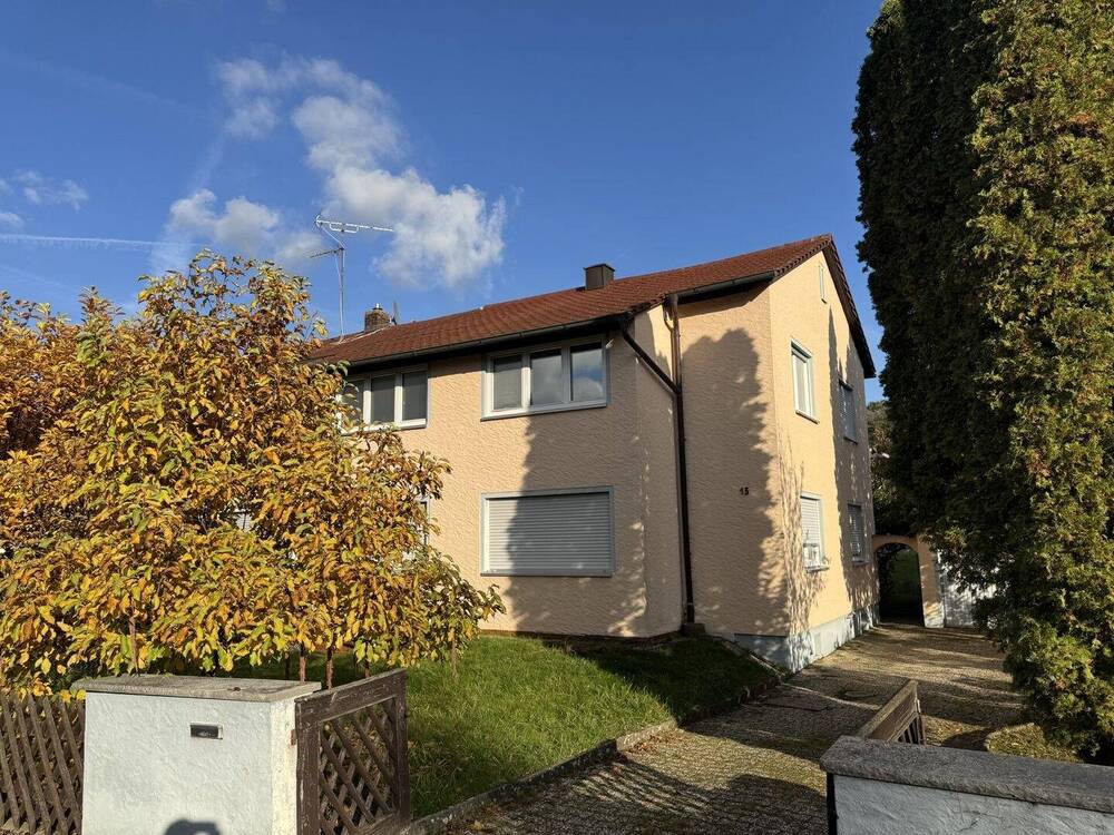 Thumbnail-Gut gelegene Doppelhaushälfte mit großem Garten und Bauland