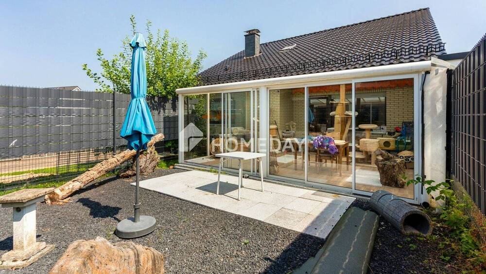 Thumbnail-Modernisiertes Einfamilienhaus mit separater Einliegerwohnung und großem Grundstück