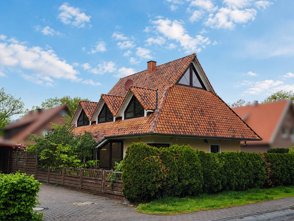 Thumbnail-Attraktives Einfamilienhaus mit ausgebautem Spitzboden und offenem Wohnkonzept