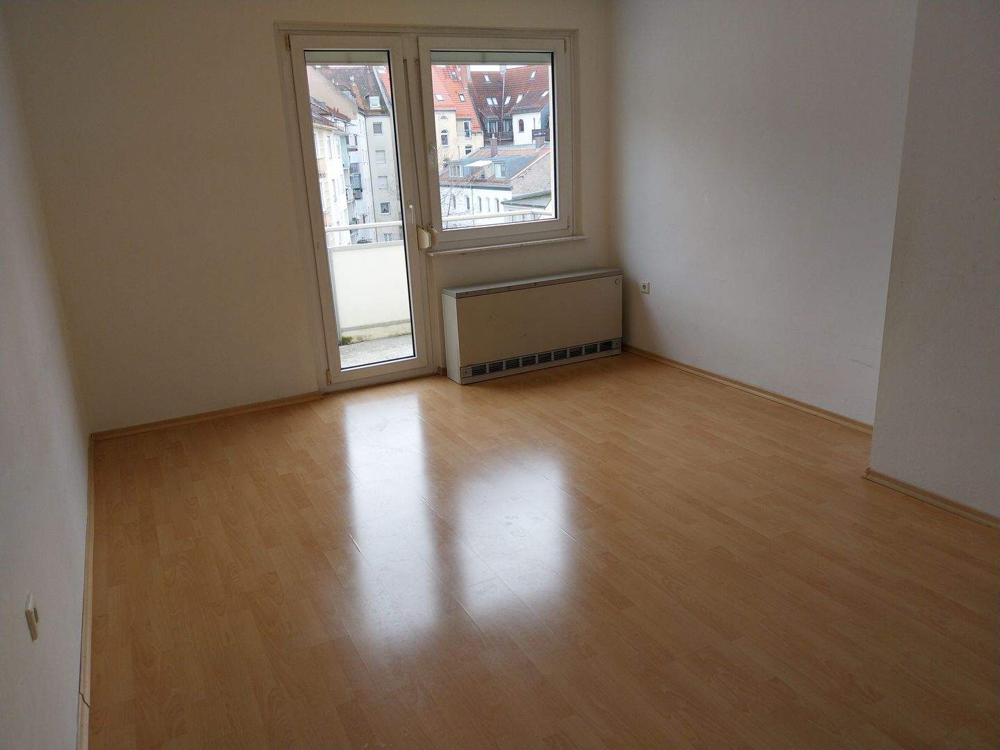 Thumbnail-Charmantes 3-Zimmer-Apartment mit Balkon in Nürnberg Hummelstein