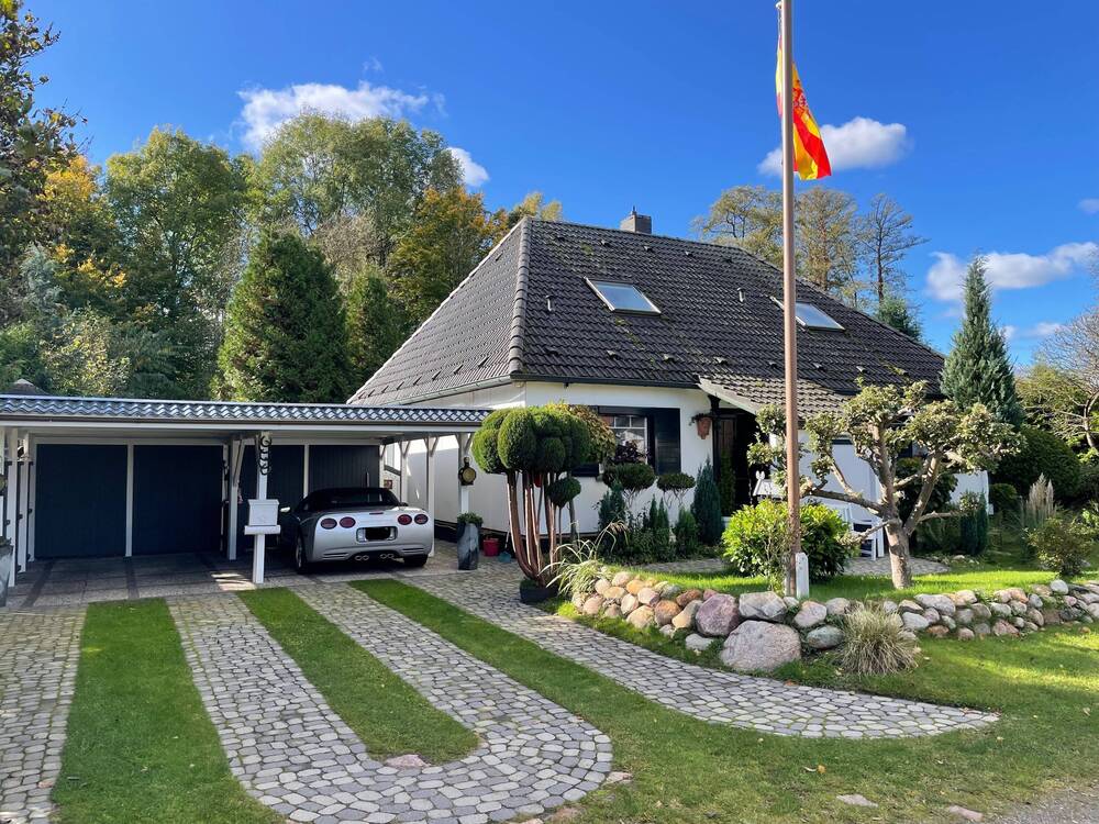 Thumbnail-Ruhige Lage, viel Platz, Doppel-Carport sucht...