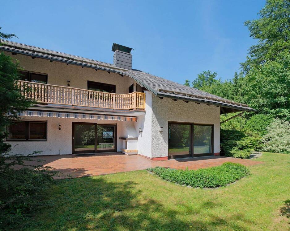 Hausansicht mit Südterrasse
