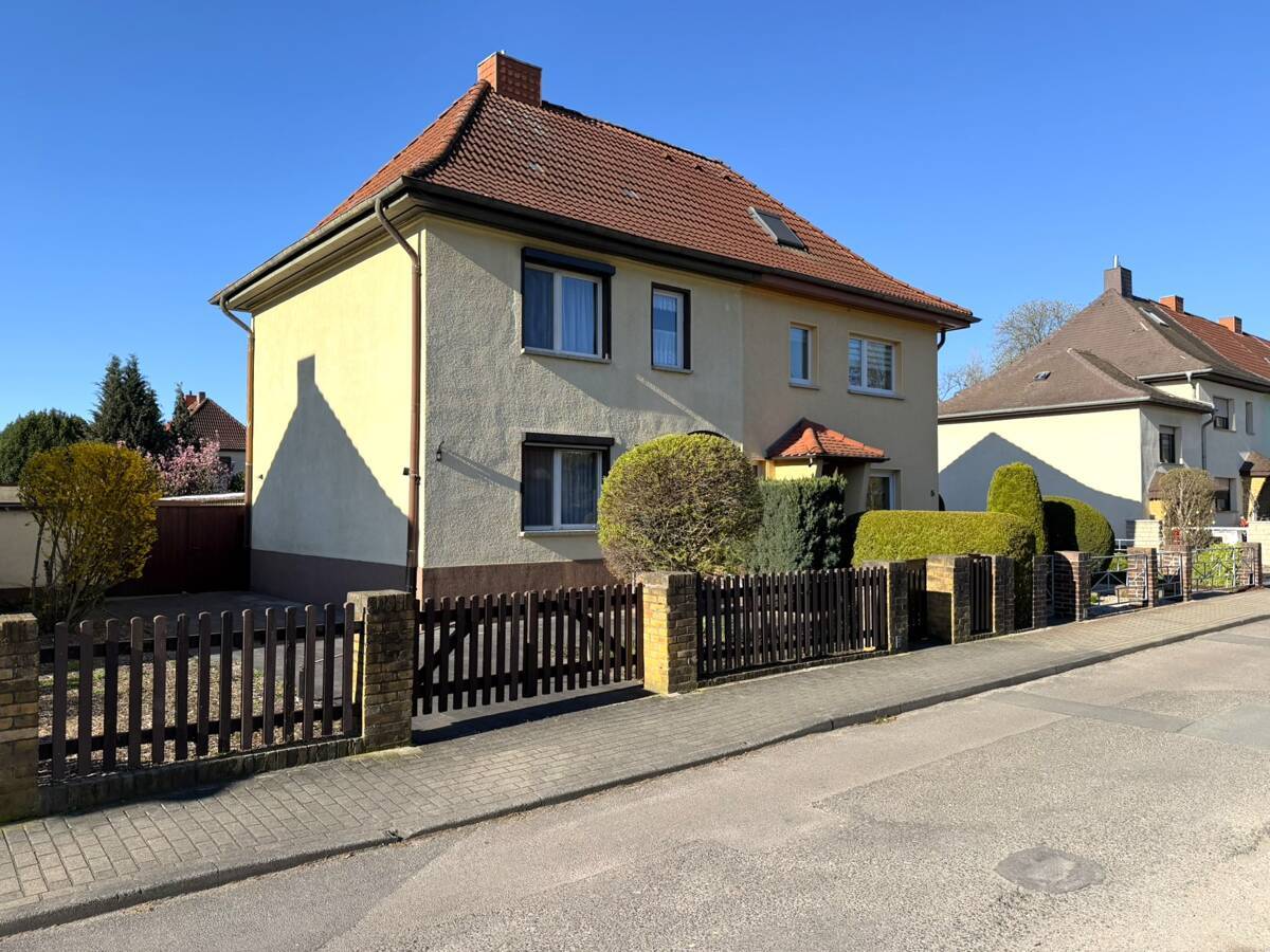 Thumbnail-Ihr Hausprojekt in Wolfen: 586 m² Grundstück, Nebengebäude, Garage & Dachbodenreserve