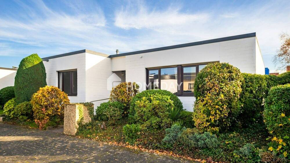 Thumbnail-Winkelbungalow mit nicht einsehbarem Garten, Südwestterrasse und 2 Garagen in Bonn