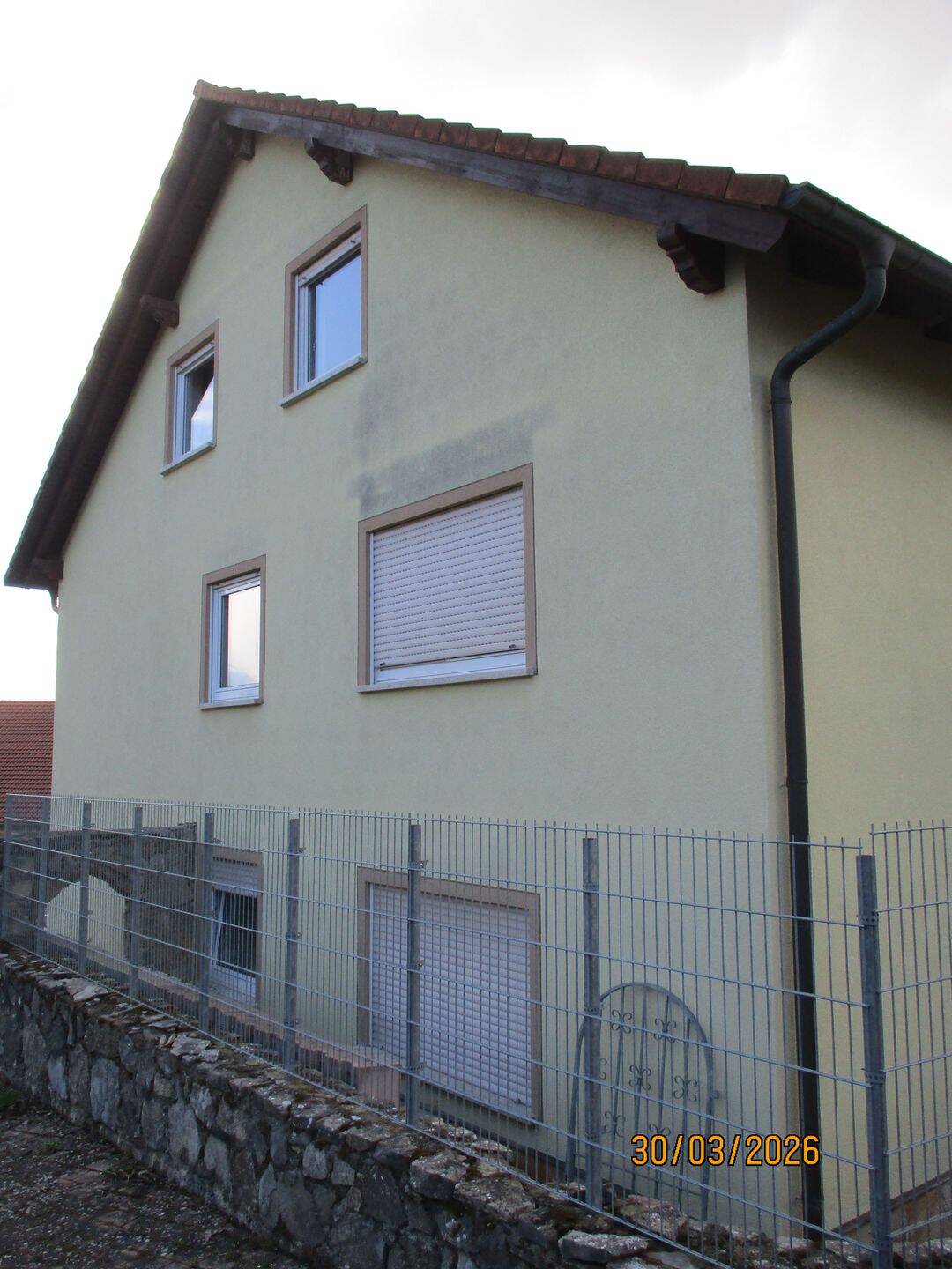 Thumbnail-Teilvermietetes Dreifamilienhaus in Oerlenbach, OT mit 2 Doppelgaragen und 2 Kfz-Stellplätzen