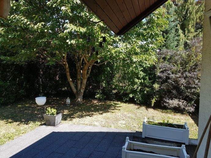 Thumbnail-Freistehendes Haus mit zwei Garagen, voll ausgebautem OG sowie einem großen Hobbyraum im UG. Auch für Großfamilie oder als Generationenhaus nutzbar.