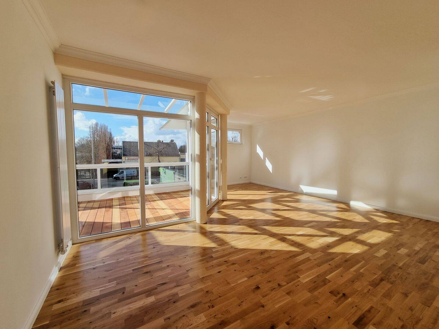 Thumbnail-Großzügige 3-Zimmer-Wohnung mit Wintergarten, privater Dachterrasse und Blick ins Grüne