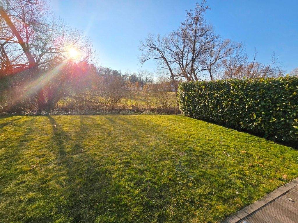 Thumbnail-3,5 Zi.-EG-Wohnung im Grünen in Ofterdingen, mit großer Terrasse, Garten und viel Freiraum