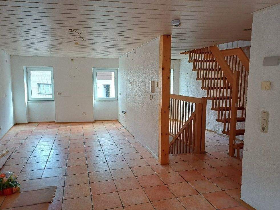 Thumbnail-Renoviertes Einfamilienhaus mit 2 Bäder, GWC, Innenhof, Terrasse, Garten und 2 Stellplätzen vor dem Haus, in St. Ingbert (Nähe Krankenhaus))