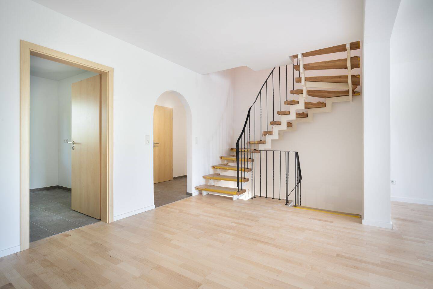 Thumbnail-Ruhig, hell, renoviert: individuelles Reihenmittelhaus mit Blick