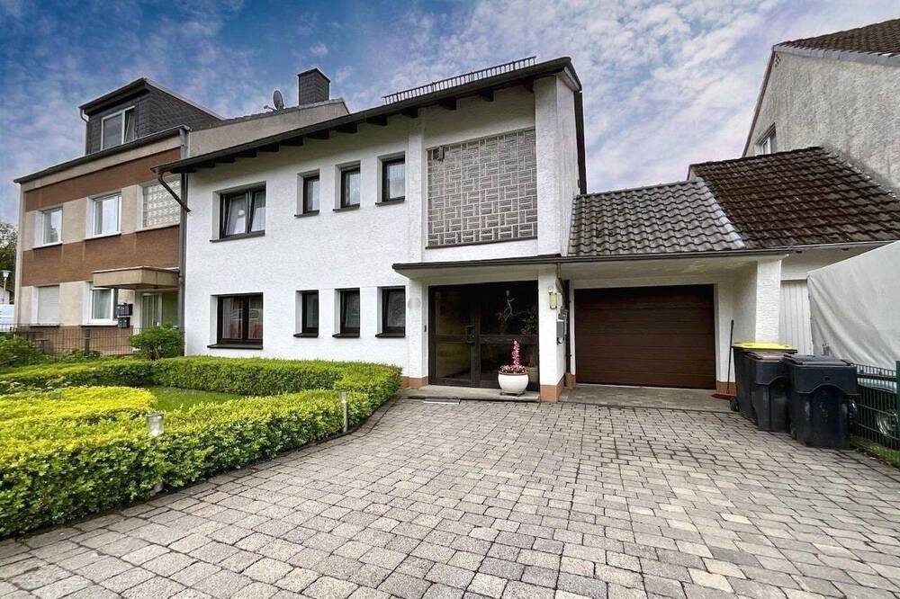 Thumbnail-Gepflegtes Wohnhaus mit zwei Hauptwohnungen, zusätzlicher Dachgeschossnutzung und neuer Pelletheizung in Breckerfeld