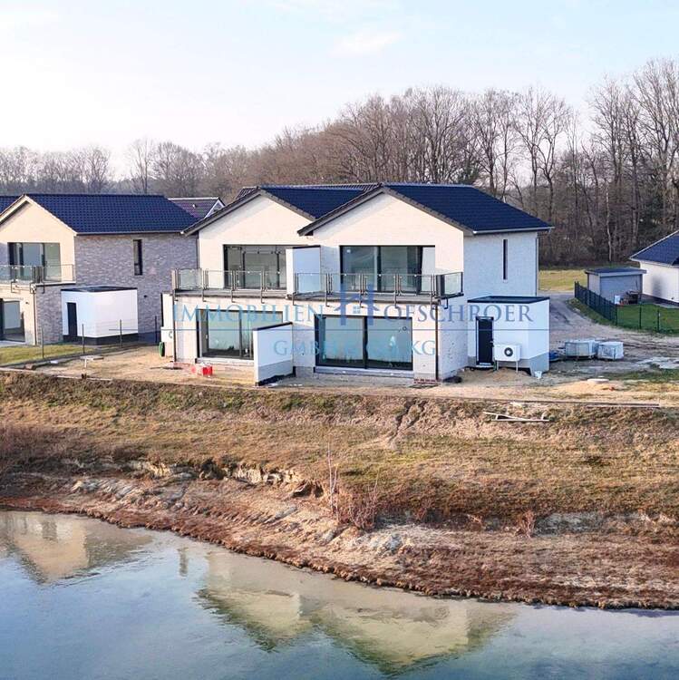 Thumbnail-K 611-2 - Wohnen am Wasser! Bezugsfertige Doppelhaushälfte mit direktem Seezugang in Herzlake!