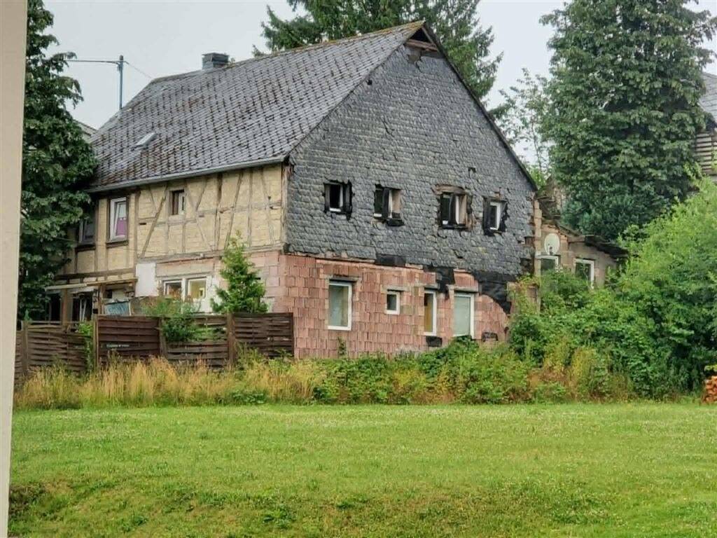 Thumbnail-Einfamilienhaus mit Grundstück & Nebengebäuden in Belg