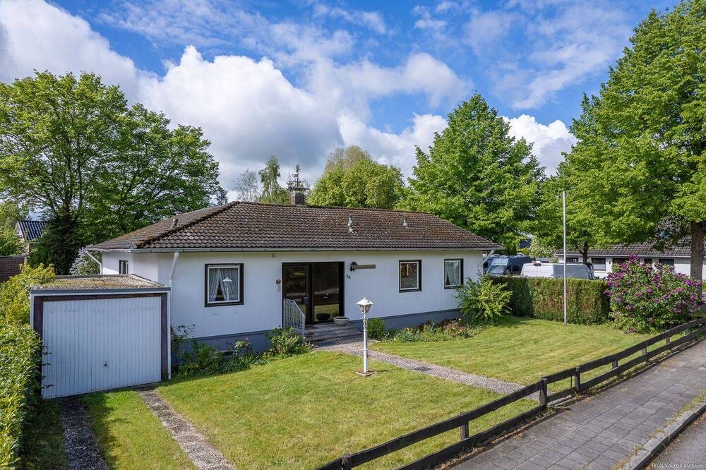 Thumbnail-Einfamilienhaus mit Vollkeller auf sonnigem Grundstück in Eutin