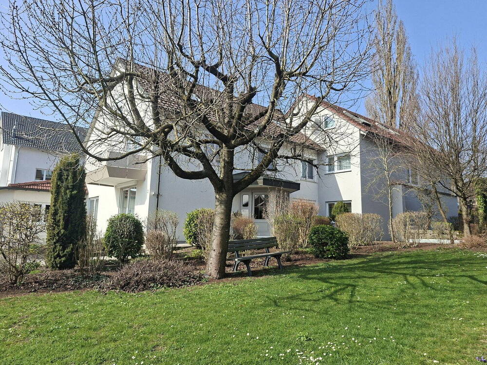 Thumbnail-Sehr gepflegtes 4-Familien-Wohnhaus mit großem Gartengrundstück in Top Wohnlage von CR