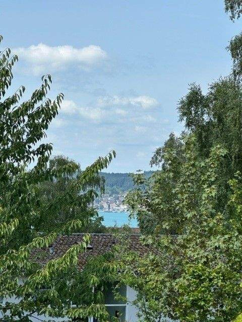 Thumbnail-Großzügige 4 Zimmer Wohnung in ruhiger, sonniger Lage an der östlichen Peripherie von Überlingen !