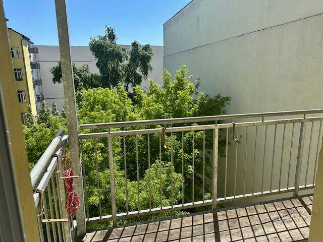 Thumbnail-Biete frisch sanierte 3- Zimmer Wohnung mit Balkon!