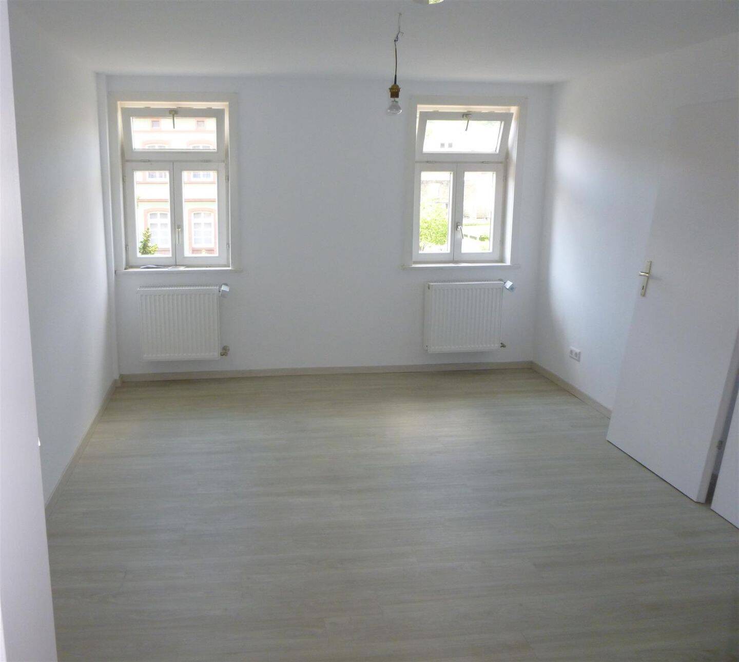 Thumbnail-Große 3 Zimmer-Wohnung mit zwei KFZ-Stellplätze - ohne Balkon!!!