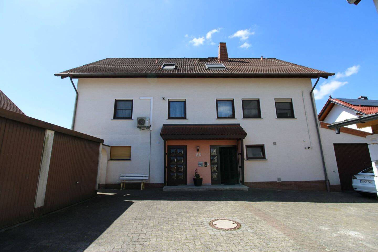 Thumbnail-Wohnen & Investieren in ruhiger Lage von Kefenrod - vielseitiges Mehrfamilienhaus