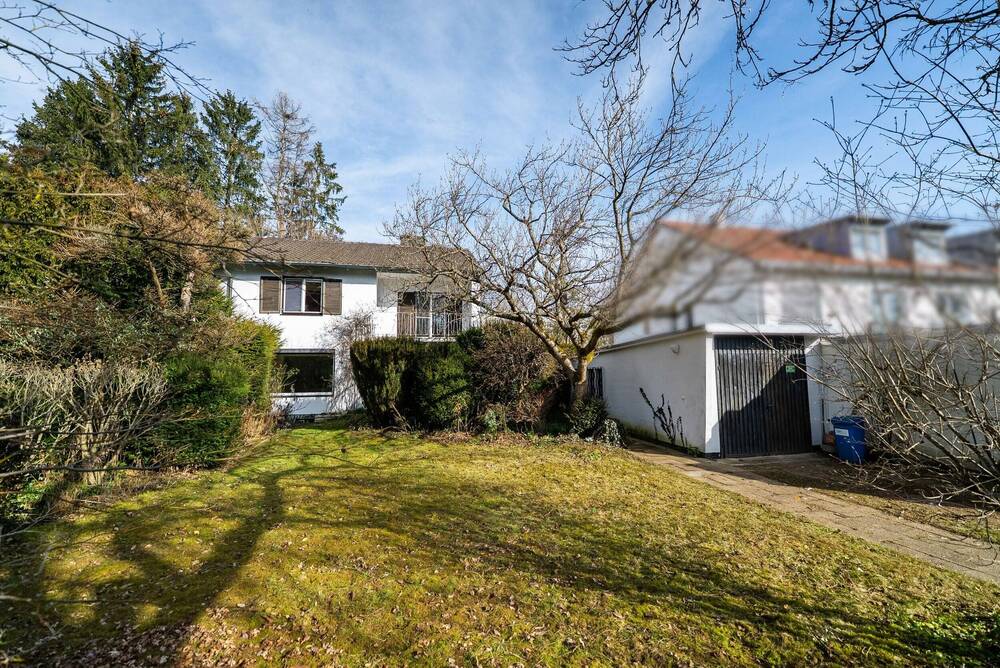 Thumbnail-Doppelhaushälfte in Solln mit großem Grundstück - Sanierung oder Neubau