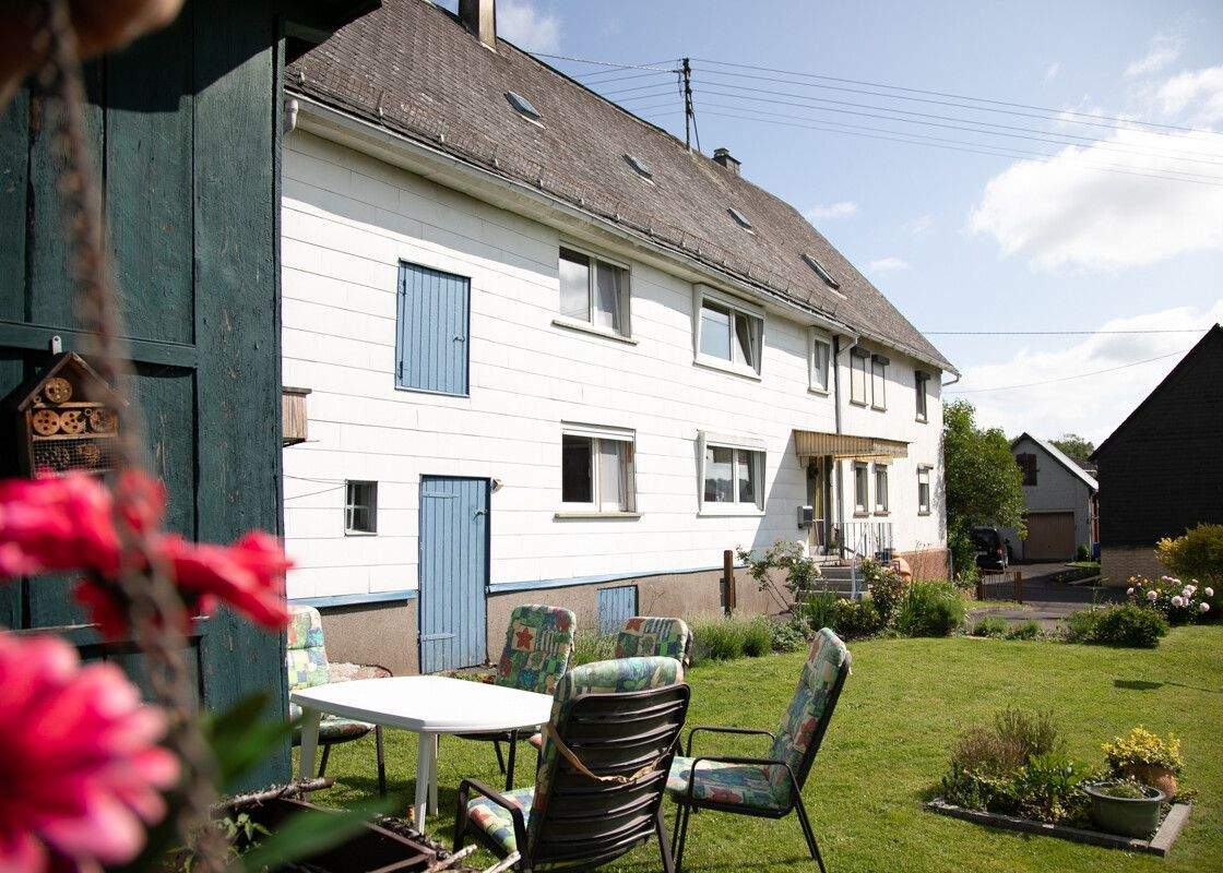Thumbnail-Burbach-Holzhausen: Einfamilienhaus mit großem sonnigen Garten