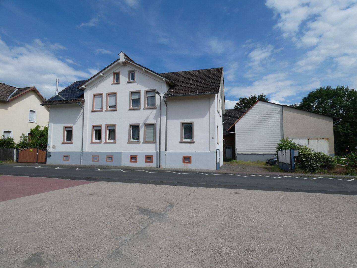 Thumbnail-Attraktives Entwicklungsgrundstück mit Bestandshaus und hohem Neubaupotenzial in begehrter Lage