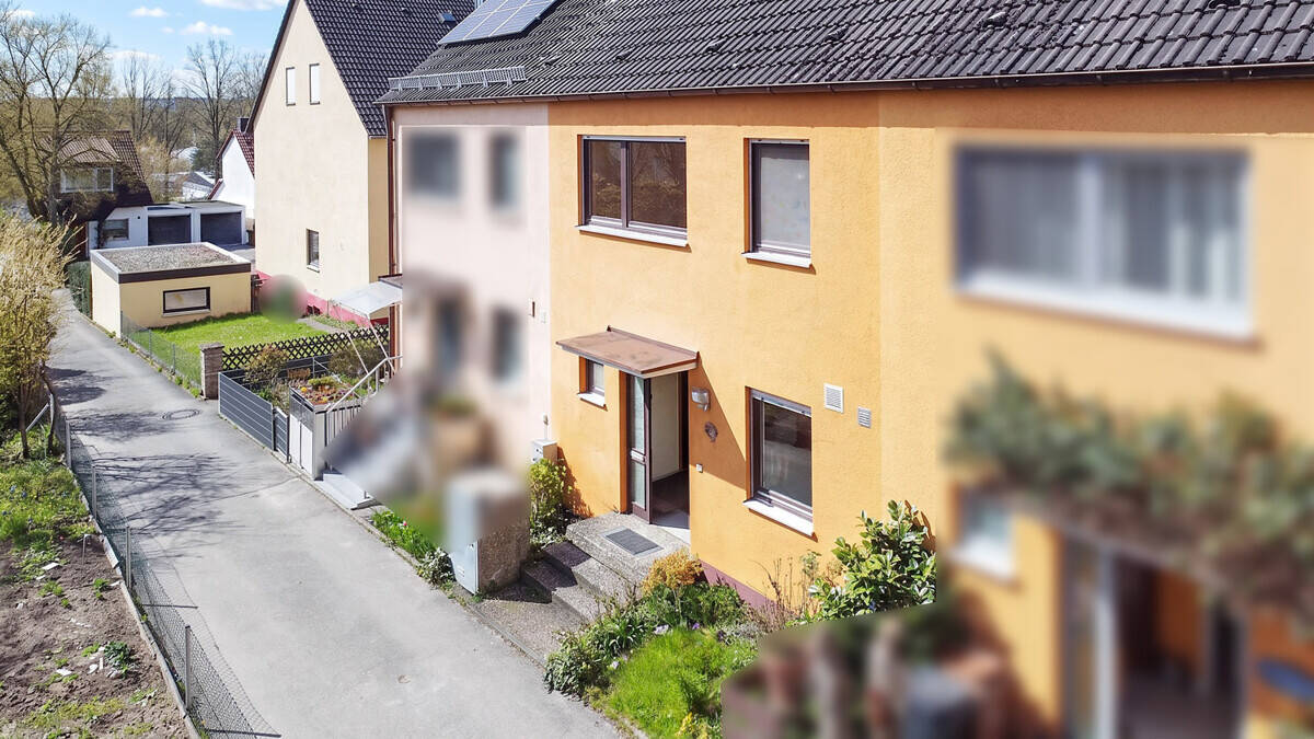 Thumbnail-Familienhaus mit Ausbaupotenzial, Garten & Garage in ruhiger Lage von Schwabach-Limbach