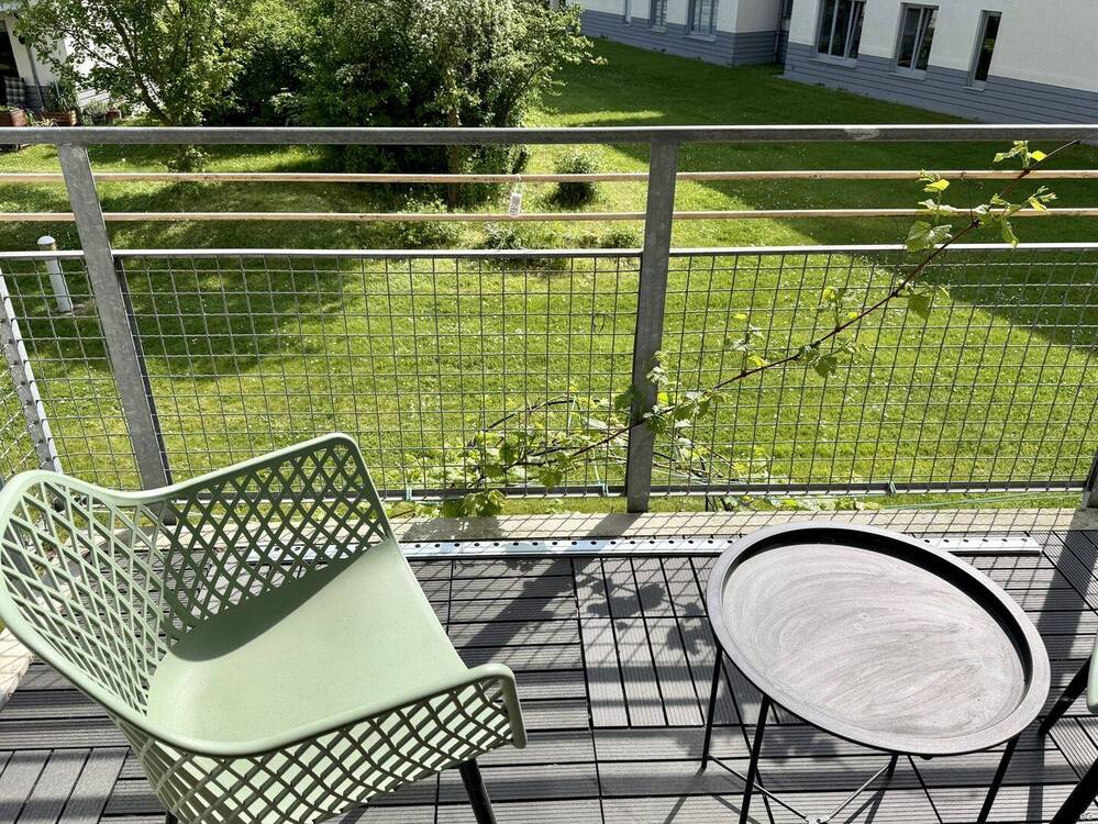 Thumbnail-Sommer auf dem Balkon, Ihre möblierte Wohnung nahe dem Airport