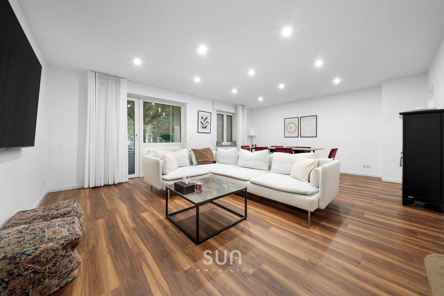 MODERNES WOHNZIMMER