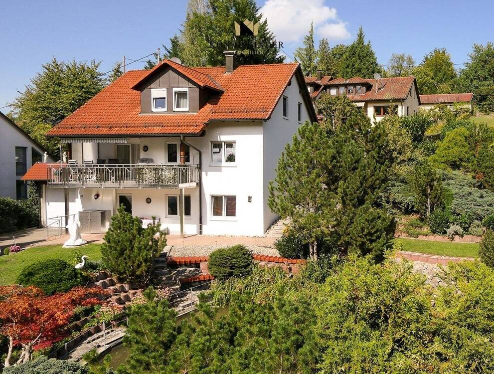 Thumbnail-Repräsentatives Einfamilienhaus in Massivbauweise mit Einliegerwohnung in exponierter Waldrandlage